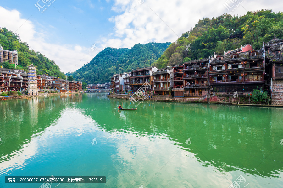 凤凰古城沱江风光