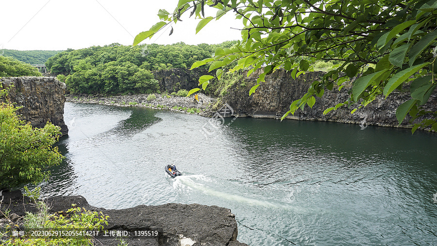 镜泊湖吊水楼瀑布湖