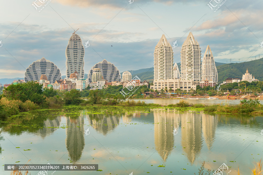 澜沧江和对面的告庄西双景