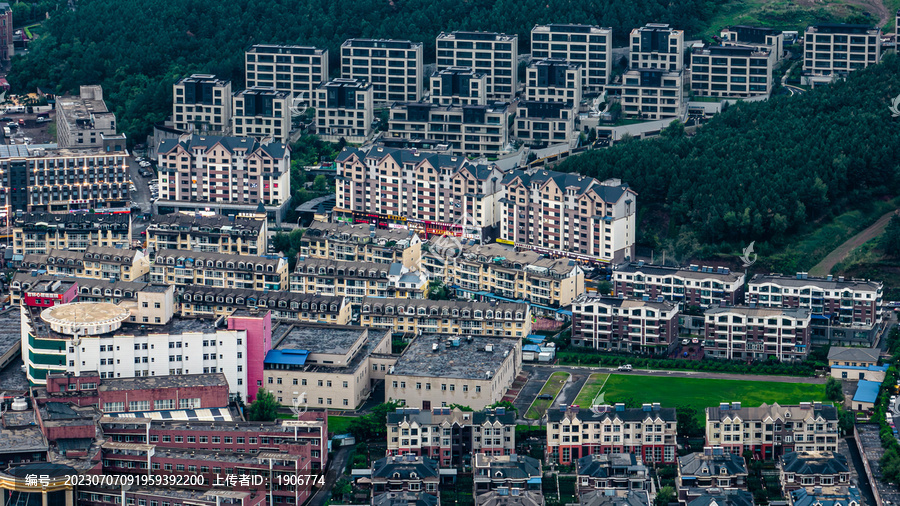 山坡上的房屋建筑