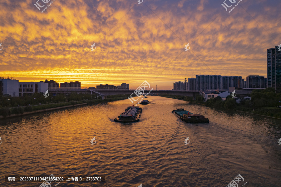 晚霞下的京杭大运河