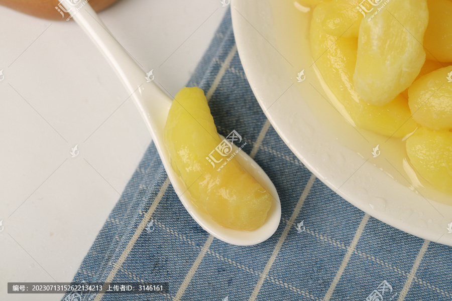 勺子里面装的泡姜芽