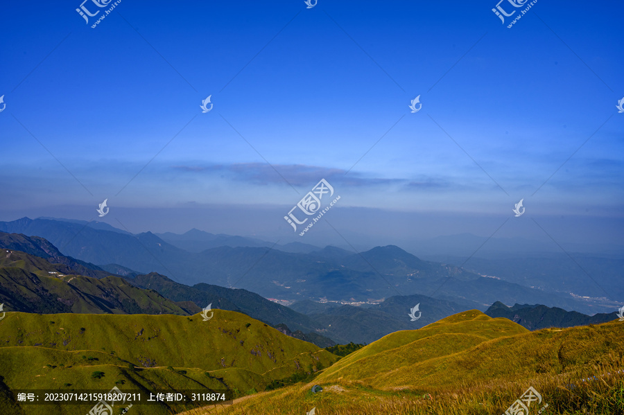 高山风光白云江西省武功山