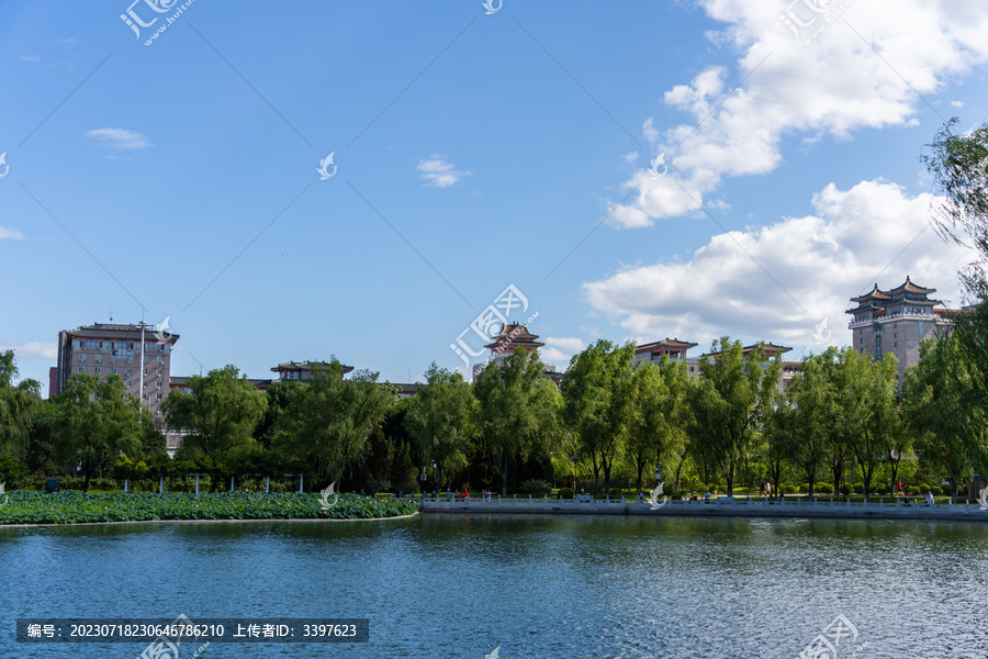 北京城市风光蓝天白云下的建筑