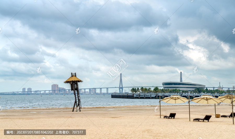 广东湛江海滨浴场和城市景观