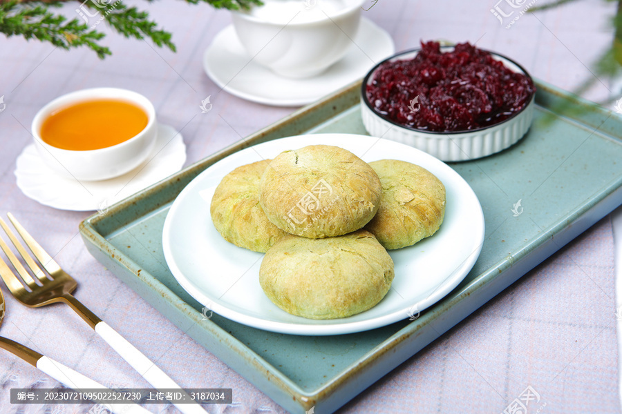 清香高雅的抹茶鲜花饼