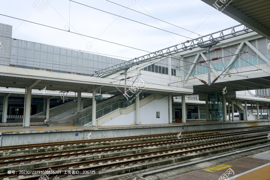 四川广元站火车站台
