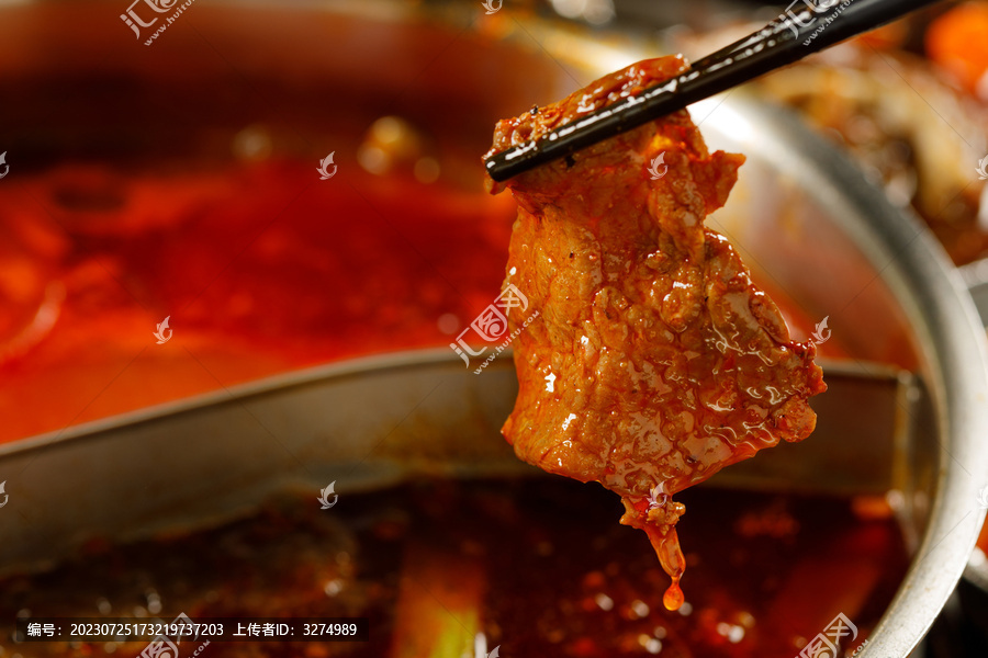 涮肉火锅涮肉筷子夹肉