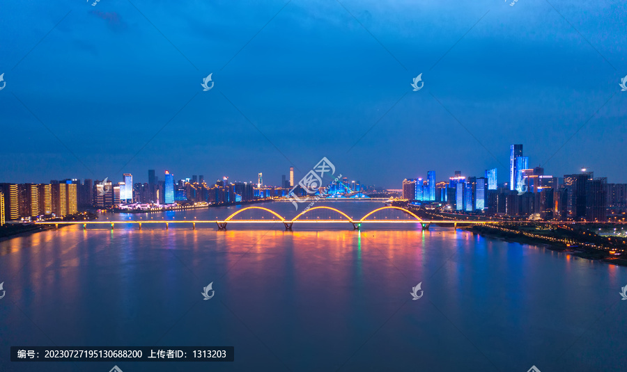 航拍湖南长沙三汊矶大桥夜景