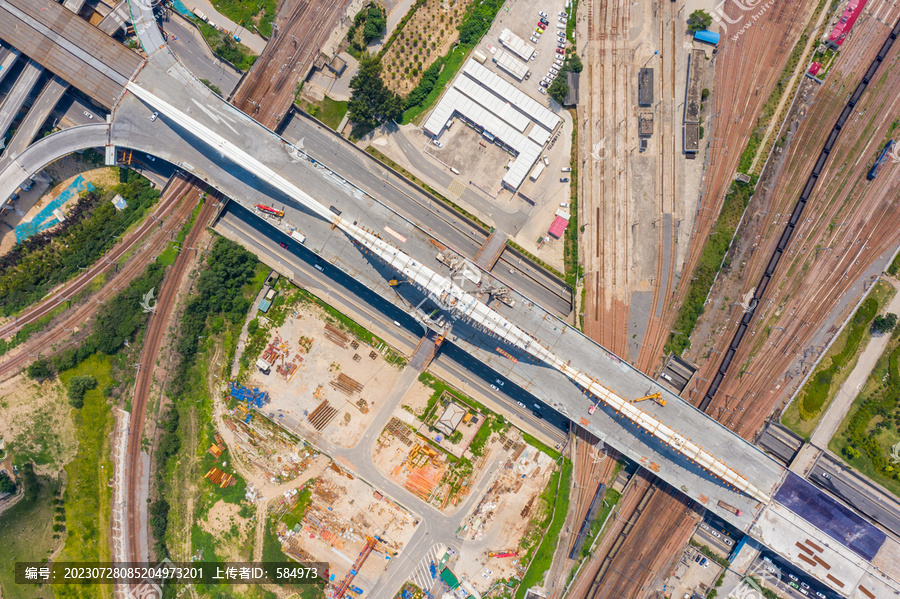 郑州新建彩虹桥合龙跨铁路桥梁