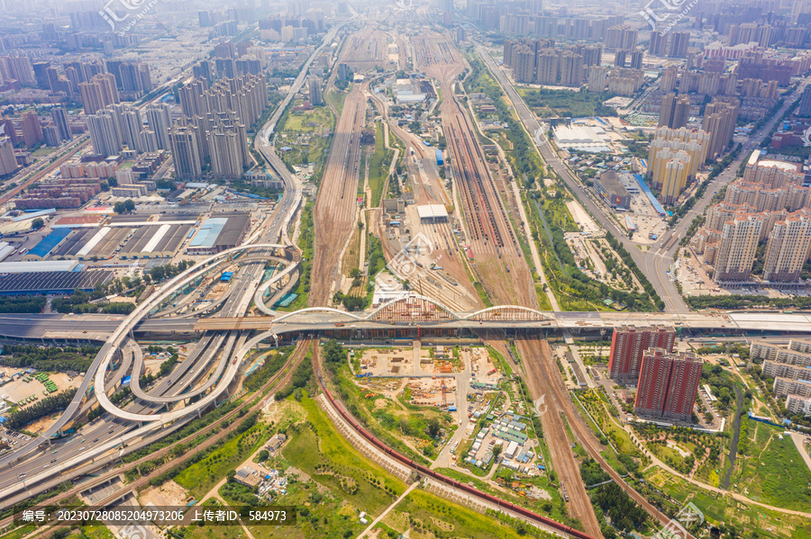 郑州新建彩虹桥合龙跨铁路桥梁