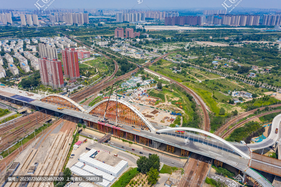 郑州新建彩虹桥合龙跨铁路桥梁