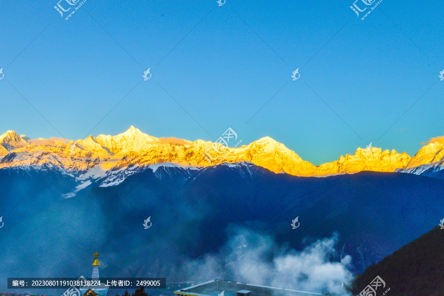 梅里雪山日照金山