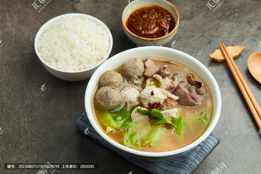 猪杂丸子汤饭