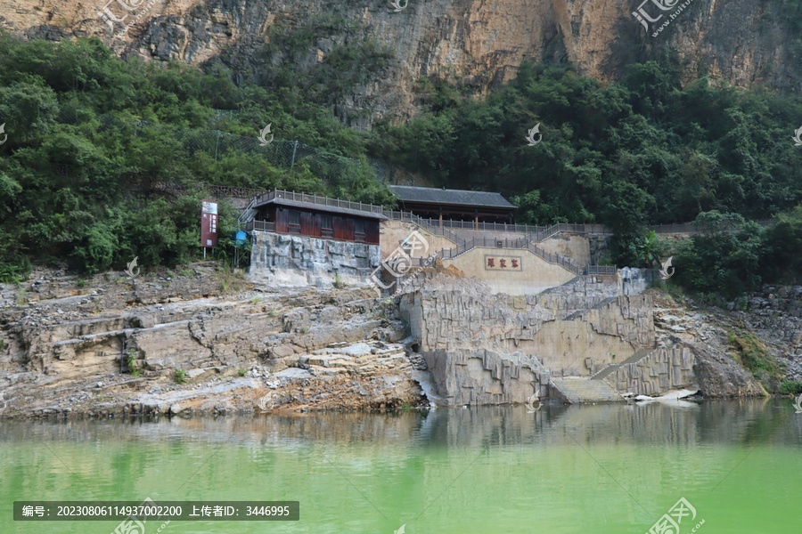 小三峡之畔古建筑