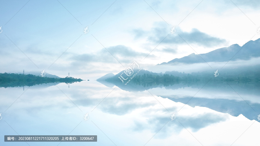 中国风水墨画湖水上的山