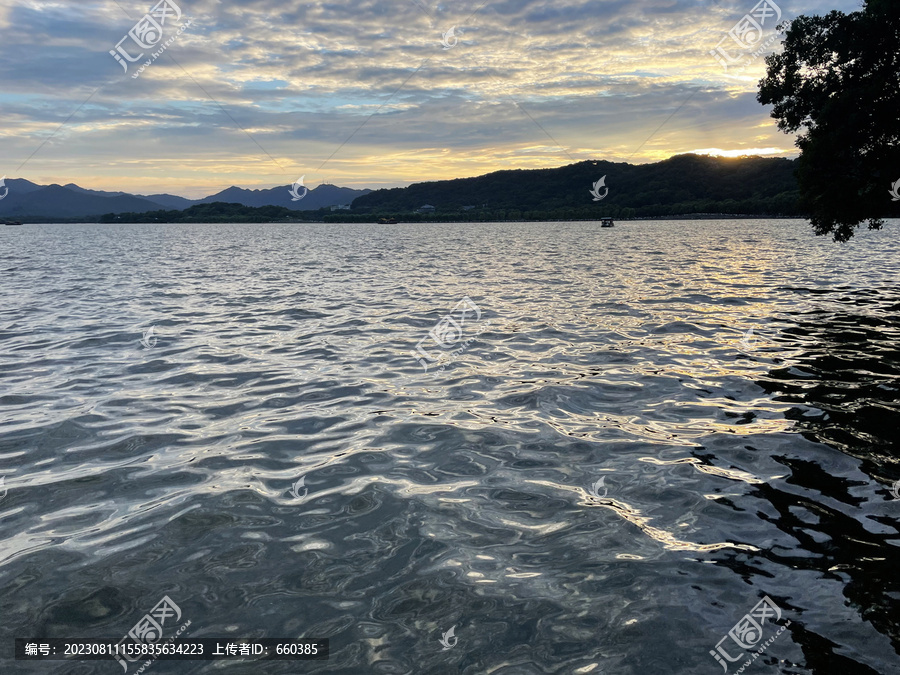 湖面波浪