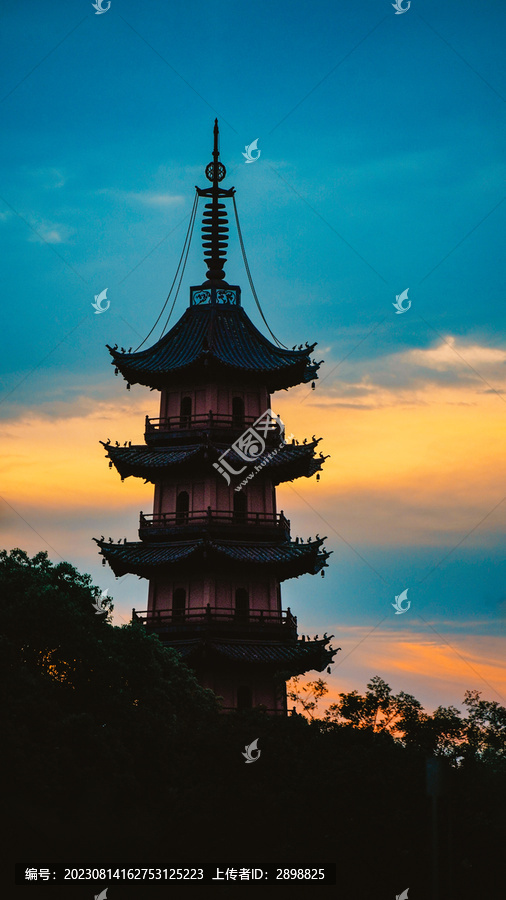 宁波城隍庙天封塔与夕阳