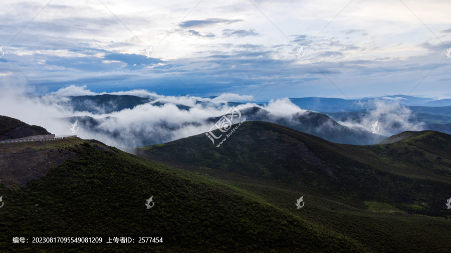 祁连山云雾