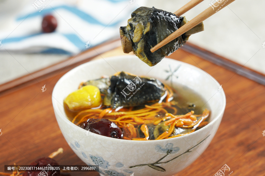 蟲草花烏雞湯