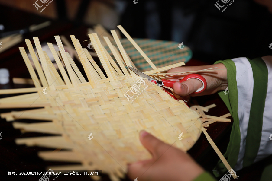 传统手工艺竹编扇亲子活动