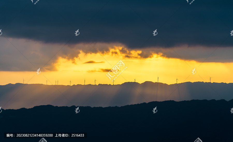 山顶风电场日落夕阳