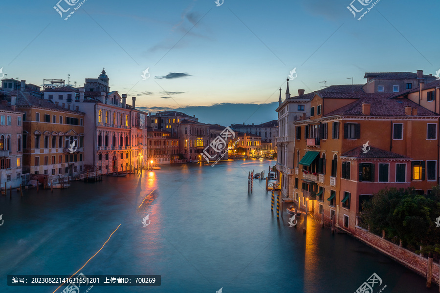 意大利威尼斯运河夜景