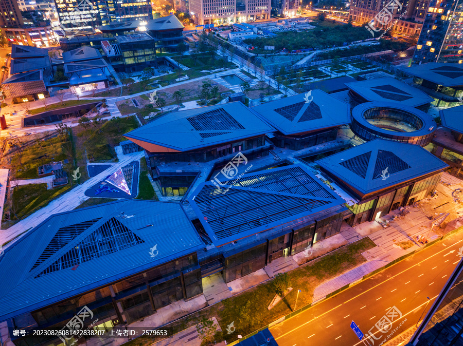 成都高新区低矮建筑群夜景