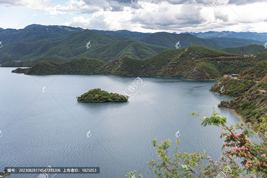 泸沽湖里格半岛自然风光