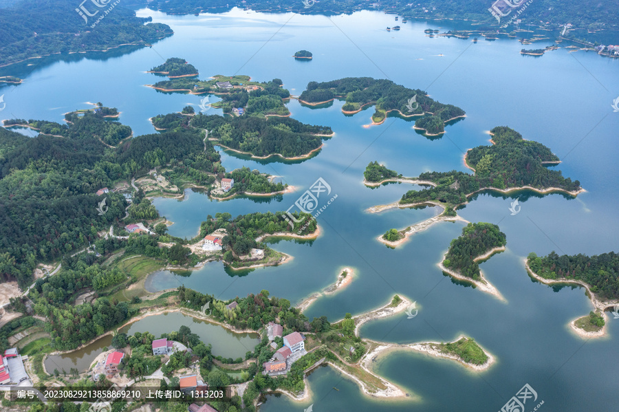 航拍湖南岳阳岳阳县铁山水库