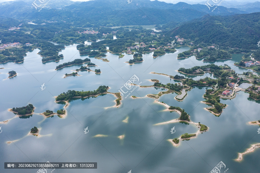 航拍湖南岳阳岳阳县铁山水库