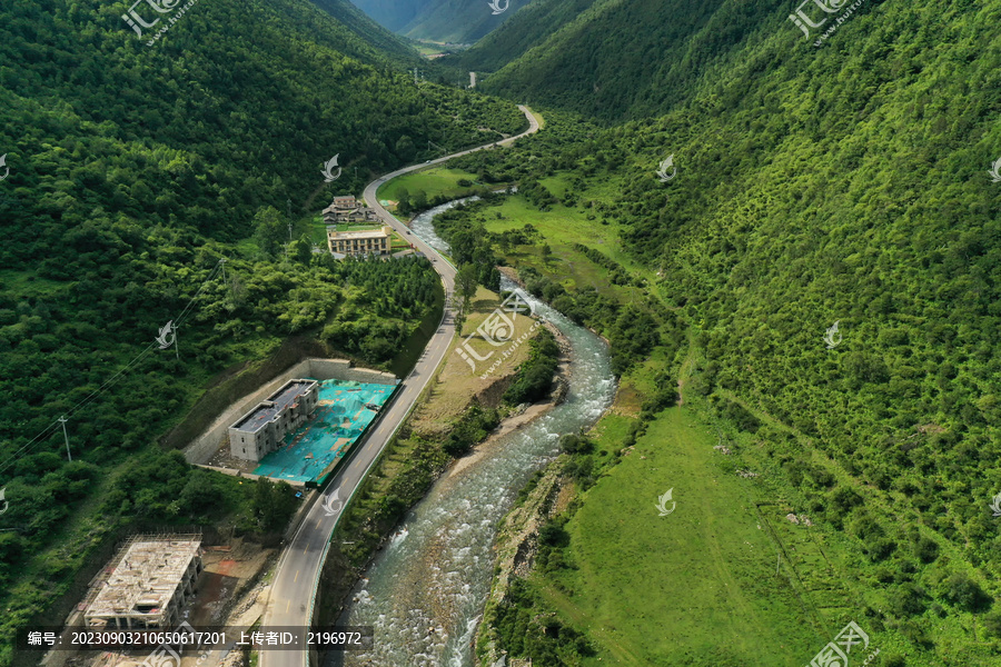 高原峡谷风光图片