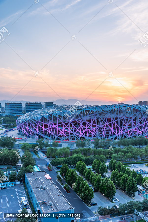 夕阳下中国北京鸟巢国家体育场