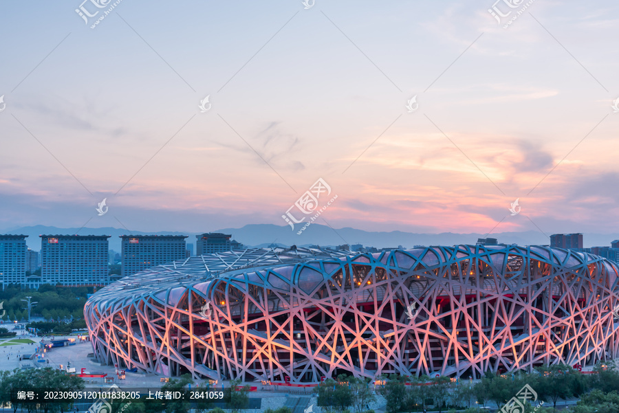 夕阳下中国北京鸟巢国家体育场