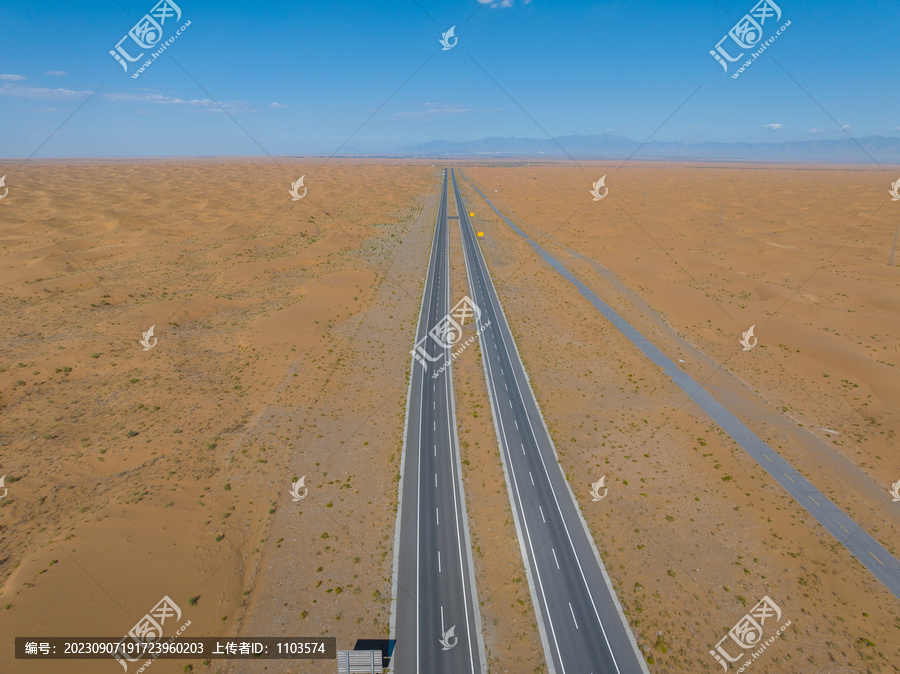 航拍内蒙阿拉善梦想沙漠公路