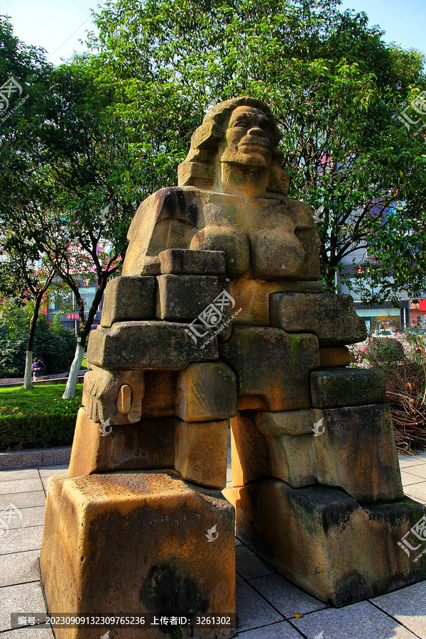 芜湖鸠兹广场原始人雕像