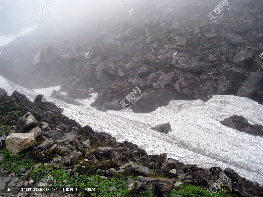 西藏墨脱高山垭口