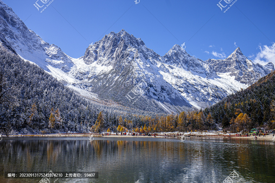 毕棚沟雪山美景