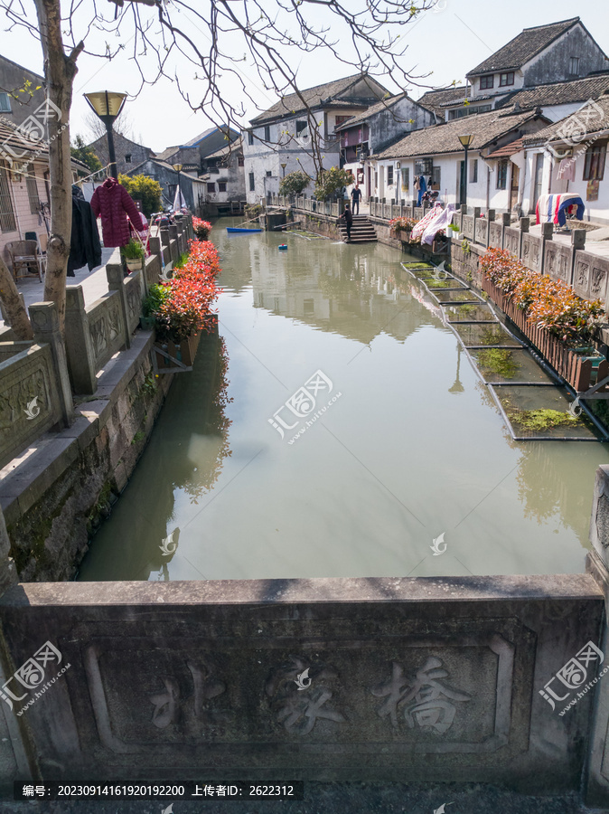 江南傍河民居