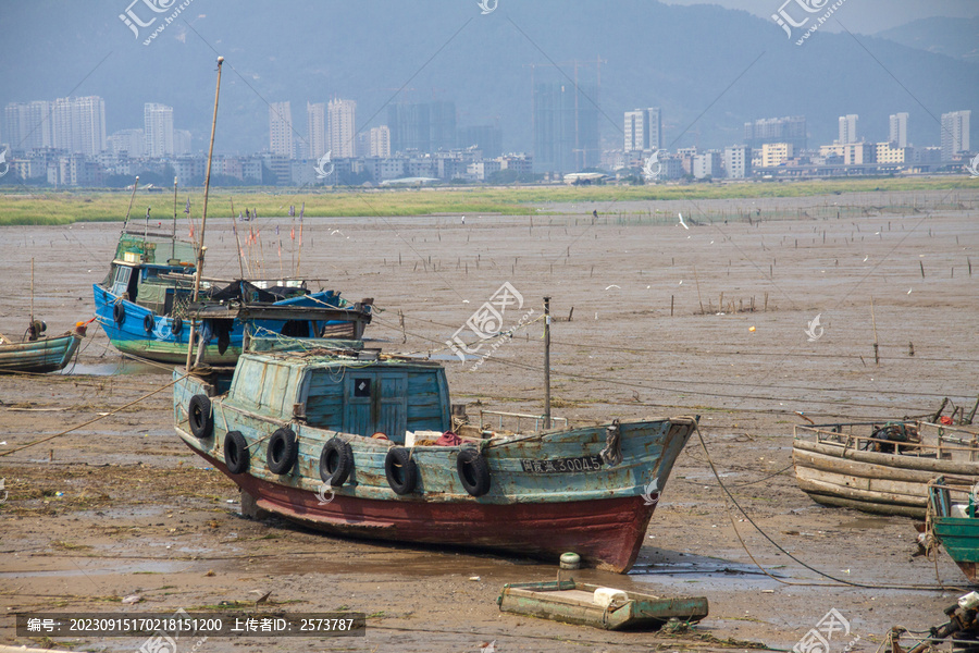 福建霞浦斑驳的渔船