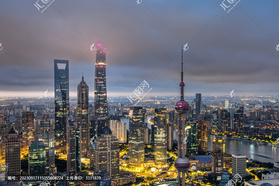 上海外滩地标建筑夜景