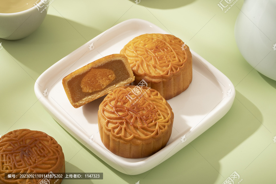 蛋黃蓮蓉月餅