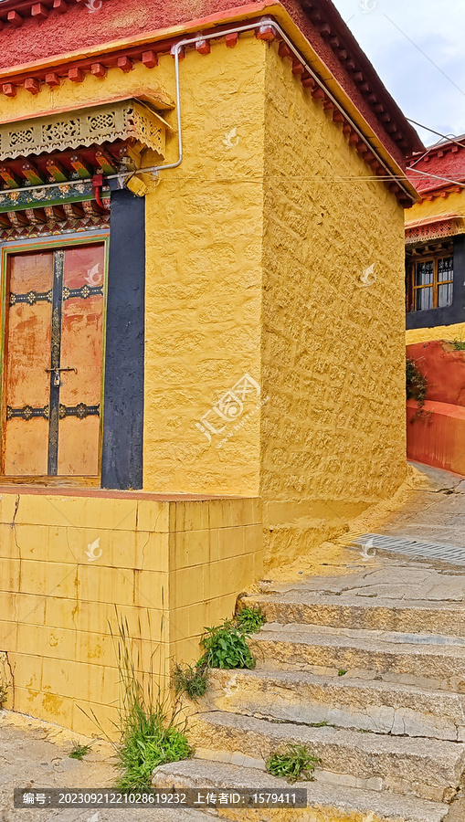 藏式黄色房子