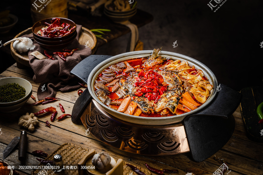 中式農(nóng)家廚房毛血旺烤魚