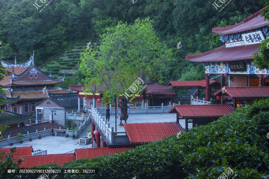 依山而建的寺院