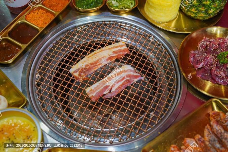 日式烧肉韩式烤肉肥牛美食