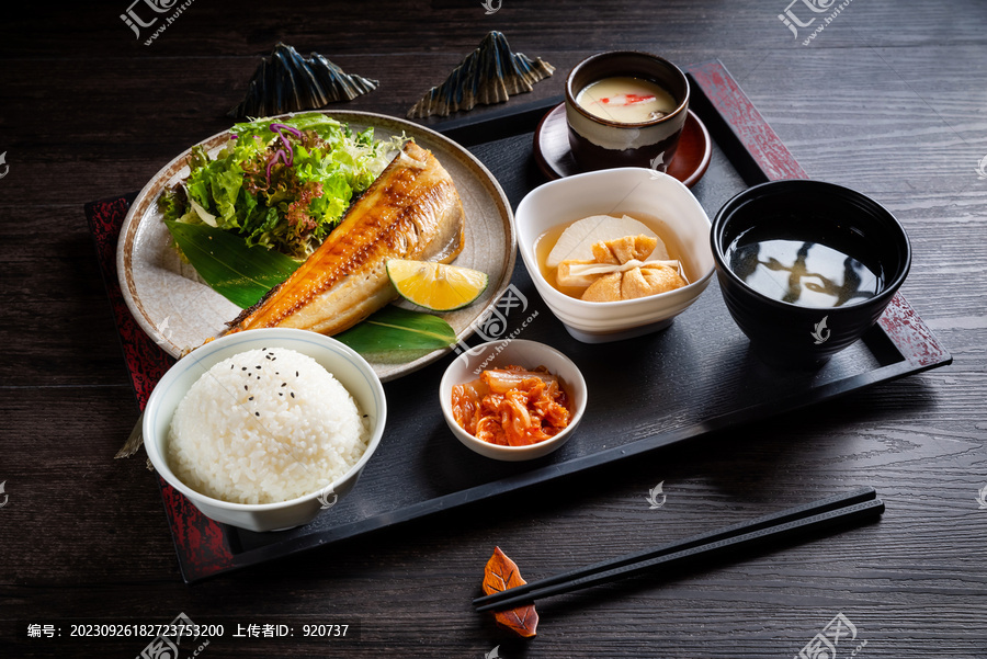 盐烤鲭鱼定食