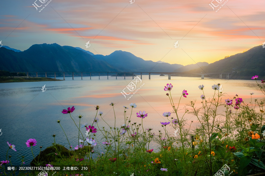 都江堰紫坪铺水库日出