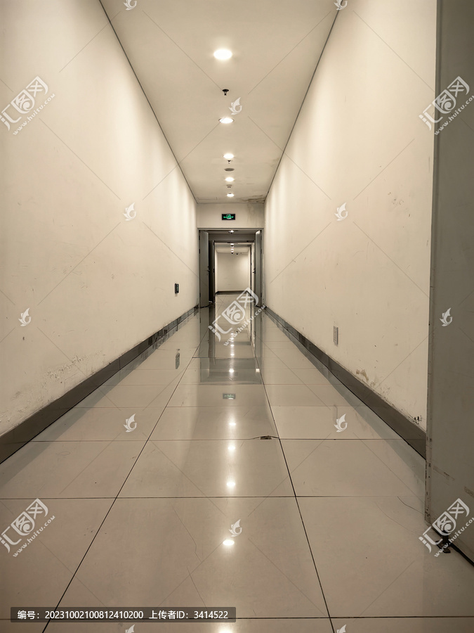 无人的走廊