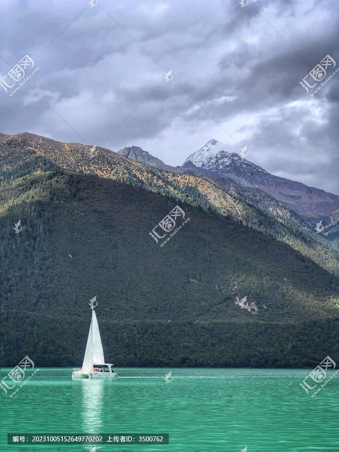 西藏旅游自然风景巴松措林芝